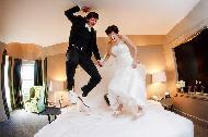 Nên mua đệm lò xo hay đệm bông ép cho giường cưới ?
