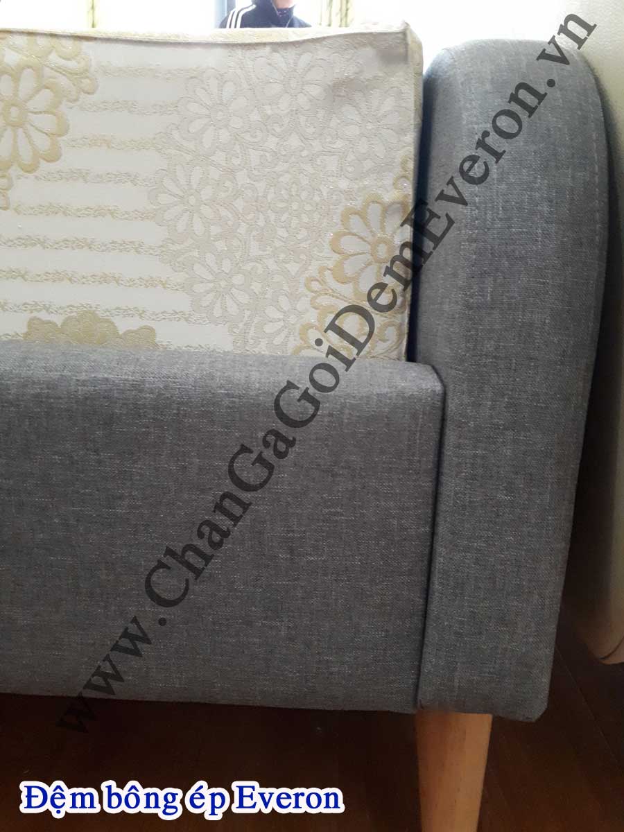 Nên chọn đệm cao hơn thành cuối giường