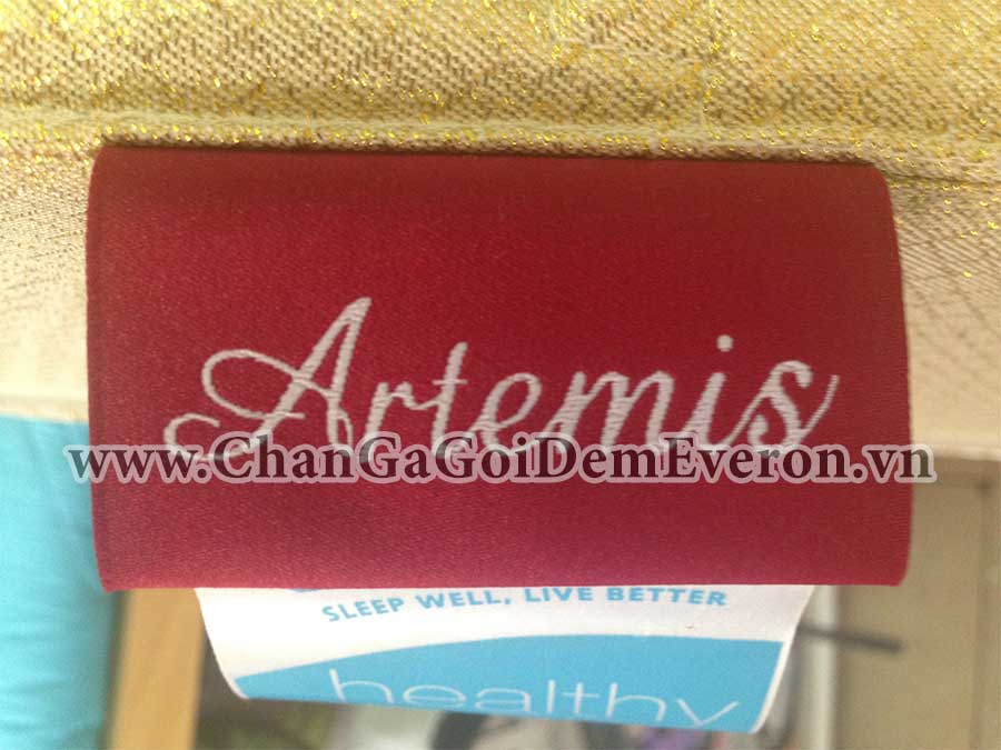 Logo thương hiệu trên sản phẩm đệm Artemis
