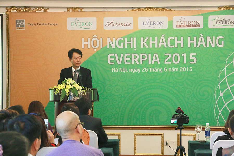 Tổng giám đốc Công ty CP Everpia phát biểu tại hội nghị khách hàng Everon 2015
